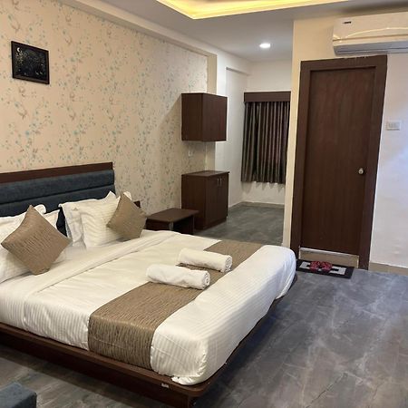 Hotel Mountain Bharuch Bagian luar foto