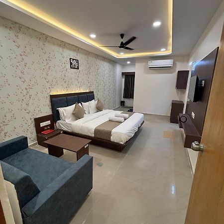 Hotel Mountain Bharuch Bagian luar foto