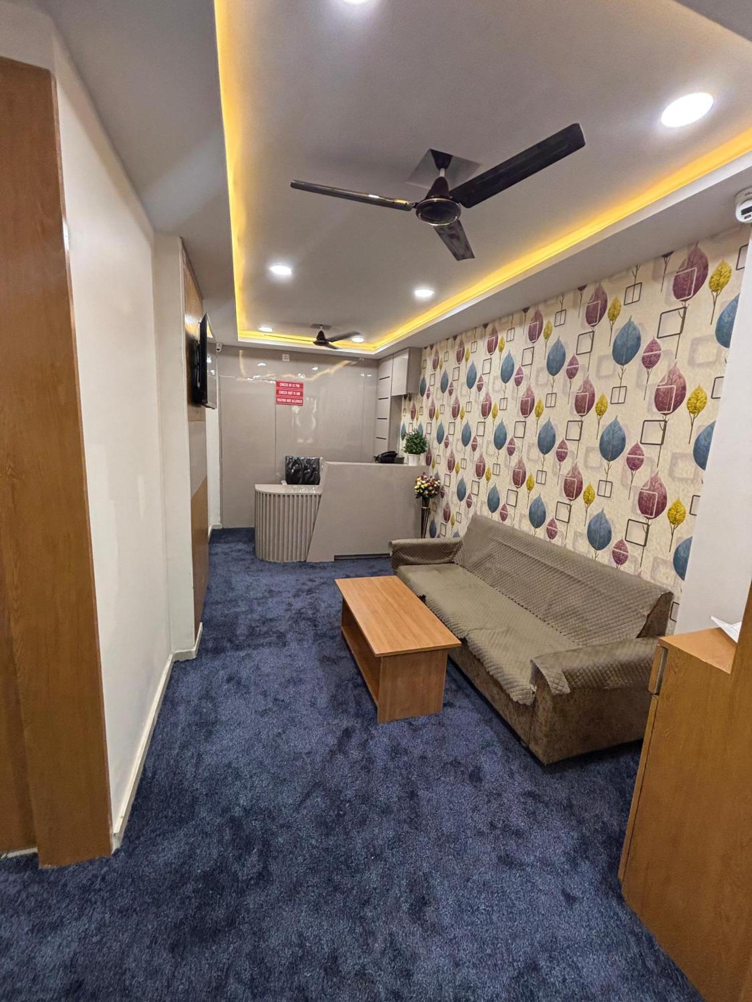 Hotel Mountain Bharuch Bagian luar foto