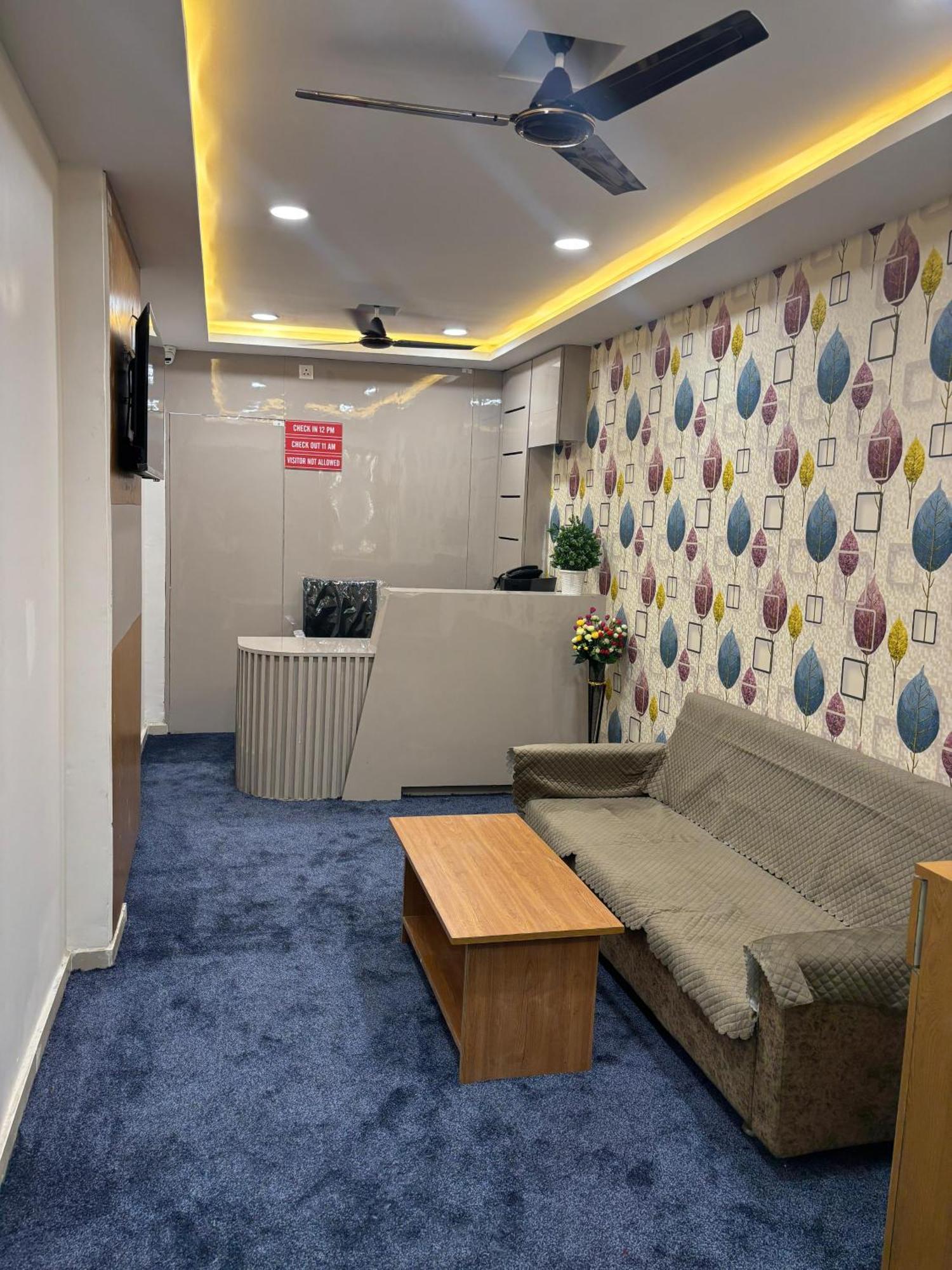 Hotel Mountain Bharuch Bagian luar foto